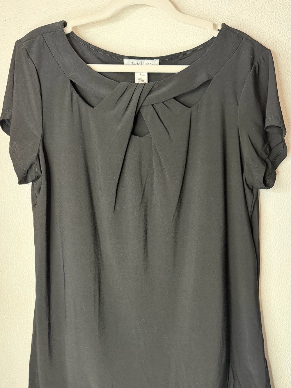 White House Black Market Black Twist neck Keyhole Short Sleeve Top, Large